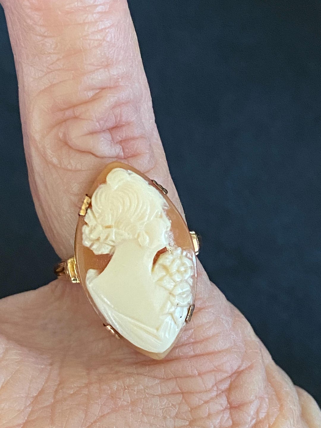 159 Shell Cameo Ring