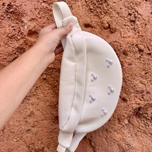 Mickey Pearl Fanny Pack Textured White
