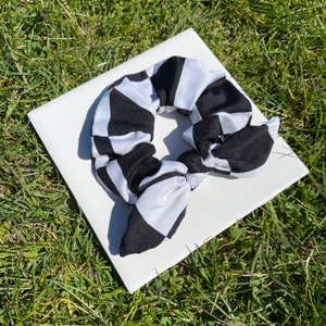 Checkered Scrunchie spandex with REMOVABLE bow