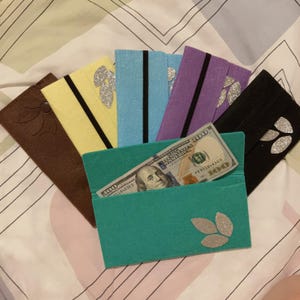 Cartera pequeña hecha a mano en láminas de tela de fieltro, cartera de mujer, cartera ligera,