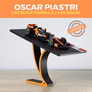 Oscar Piastri F1 1:43 McLaren Diecast Model Car on Elegant Formula 1 Track Display Stand
