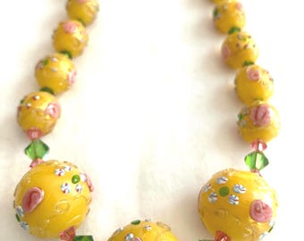 Collar de cuentas de pastel de bodas amarillo Fiorato veneciano Art Decó antiguo