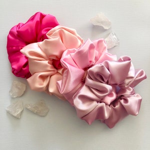 Rosa Farben Satin Seide Scrunchies Haar Scrunchy Maulbeerseide Krawatte Haarschmuck Geschenk für sie Alle Haartypen Soft Satin Scrunchie
