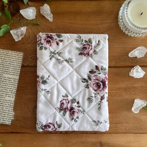 Large Floral Quilted Cotton Kindle Sleeve, Handmade Padded Book Protector, Bookish Gift for Readers, Students and Travelers, Kindle Case