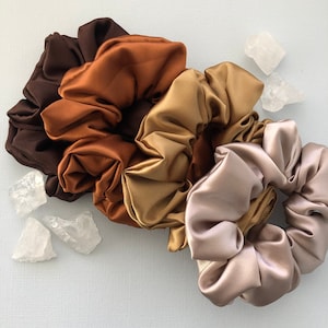 Braune Farben Satin Seide Scrunchies Haar Scrunchy Maulbeerseide Krawatte Haarschmuck Geschenk für sie Alle Haartypen Soft Satin Scrunchie