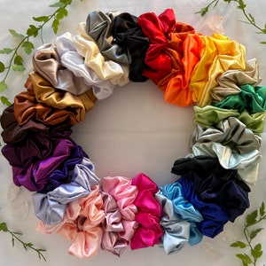 Satin Seide Scrunchies 32 Farben Haar Scrunchy Maulbeerseide Krawatte Haarschmuck Geschenk für Sie Alle Haartypen Soft Satin Scrunchie