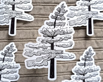 Può includere: Cinque disegni in bianco e nero di pini su uno sfondo di tessuto a maglia beige. Gli alberi sono stilizzati con un design semplice e hanno un aspetto fantasioso.