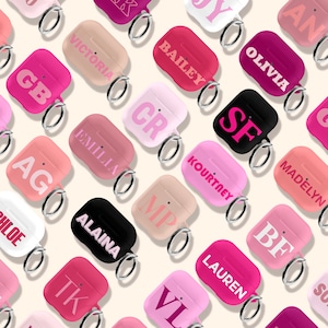 Roze gepersonaliseerde AirPods-hoes, aangepaste naam AirPods Pro-beschermhoes, monogram initialen hoesje voor Apple AirPods met karabijnhaak sleutelhanger