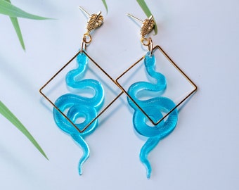 Light Blue Glow dans les boucles d’oreilles Dark Snake | Boucles d’oreilles Serpent