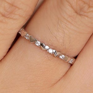 Pierścionek z diamentem Tiny Heart, srebro próby 925, delikatna obrączka z wieloma sercami, minimalistyczny, codzienny pierścionek do łączenia, prezent dla niej