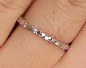 Anello con piccolo cuore e diamanti, in argento sterling 925, con fascia a cuori multipli, minimalista, impilabile, regalo per lei.