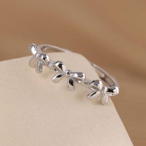 Anello con fiocco grazioso, argento S925, delicato, con triplo nodo a nastro, dolce, minimalista, regolabile, per tutti i giorni, regalo per ragazza e lei