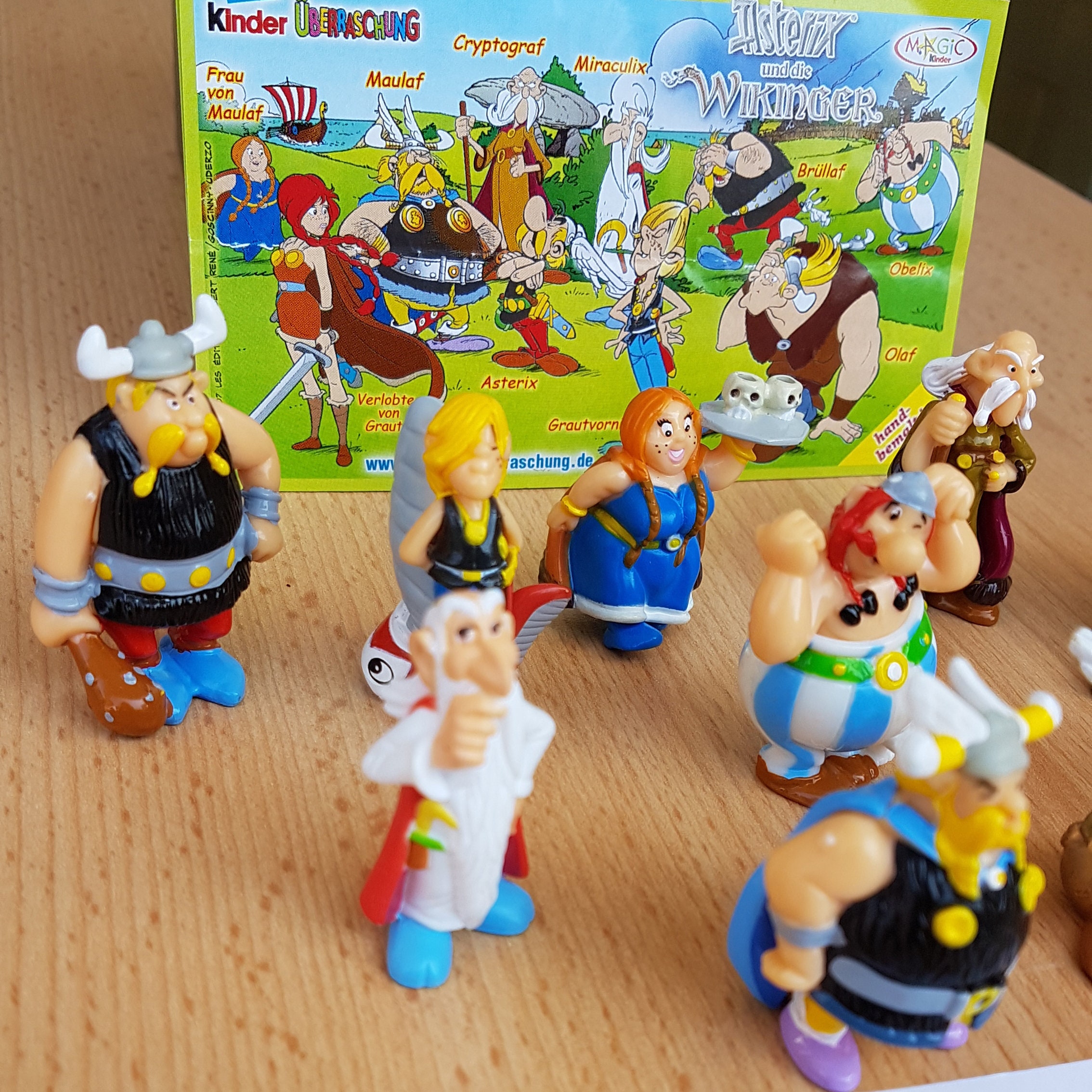 KINDER FERRERO SURPRISE ASTERIX OBELIX VIKINGS 10x FIGURES CAKE TOPPERS KINDER FERRERO SURPRISE ASTERIX OBELIX VIKINGS 10x FIGURES CAKE TOPPERS