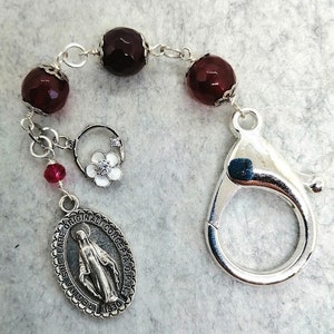 Three Hail Mary Devotion chaplet keychain, Religious keychain Miraculous medal, Three Privileges of Mary Prayer Beads, Catholic gift.