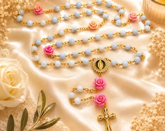 Naszyjnik różańcowy z Matką Bożą z Guadalupe, ręcznie wykonany z chalcedonu niebieskiego i kamieni różowych, ręcznie robiony różaniec katolicki, święty klejnot