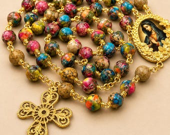 Rosario hecho a mano con piedras semipreciosas de jaspe imperial de colores, rosario dedicado a la Virgen de Guadalupe, rosario largo.