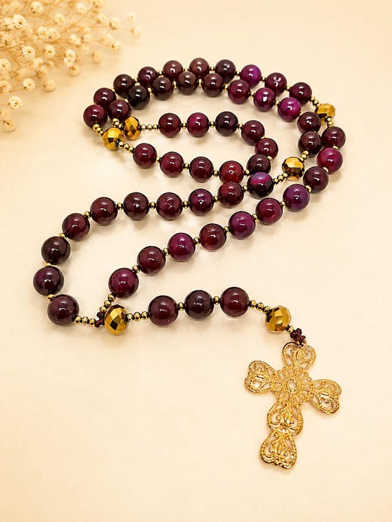 Rosario in pietre d'agata color porpora sfaccettate. Rosario particolare fatto a mano in Italia. Souvenir religiosi. Coroncine da collezione