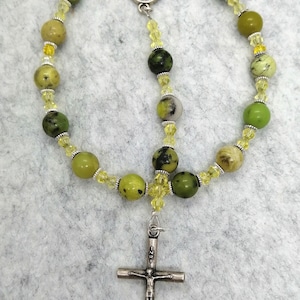 Holy Infant of Prague chaplet, Child of Prague Rosary in green chrysoprase stone, King Santo Niño, Sacred Heart of the World Christ Devotion