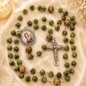 Rosenkransen av Sankta Lucia, Jungfru och martyr av Syrakusa, Sankta Lucia, skyddshelgon av Syrakusa, Sankta Lucias gröna rosenkrans, La Bottega del Rosario.