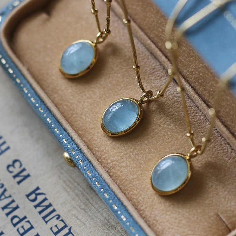 Natural Aquamarine Pendant Necklace Vintage Jewelry Natural Stone Clavicle Chain Pendant Necklace for Women