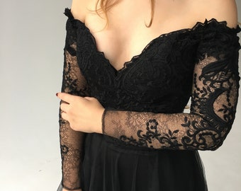 Black Lace Off-the-Shoulder Wedding Dress: Gothic Fishtail Bridal Gown
