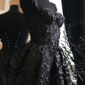 Black Gothic Wedding Dress with Veil – Short Corset Bridal Gown – 3D Floral Lace – Alternative Bride Dress – Custom Size Elopement