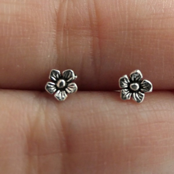 Blume Silber Ohrstecker - Silver earring - Silver Stud - Minimalist Earring - SHUSHUschmuck