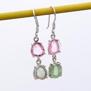 Roher Edelstein Schmuck, Rohe Turmalin Ohrringe für Sie, 925 Silber Ohrringe, Rosa und Grüner Turmalin, Turmalin Scheiben, Handgemachte Ohrringe