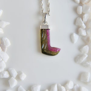 Colgante J, Colgante de Turmalina, Colgante de Turmalina Bicolor, Tallas de Turmalina, Colgante de plata de ley 925, Colgante de palo de hockey, Hecho a mano