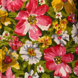 1960 1970 authentic flower floral big flower vintage print feels like polyester or part polycotton, curtains clothing fabric last 57 inches