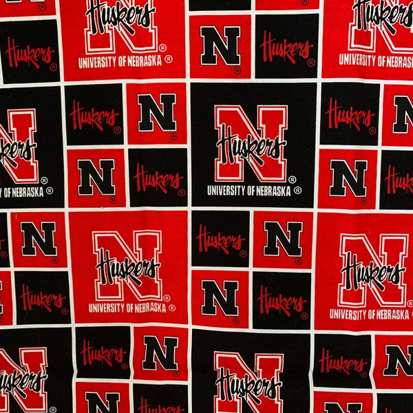 University of Nebraska Cornhuskers fabric, Nebraska   cotton quilting fabric,  university  of Nebraska last 27 inches