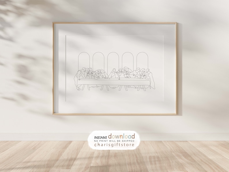 Pu&ograve; includere: Un disegno in bianco e nero dell'Ultima Cena. L'immagine &egrave; incorniciata e appesa a un muro bianco.