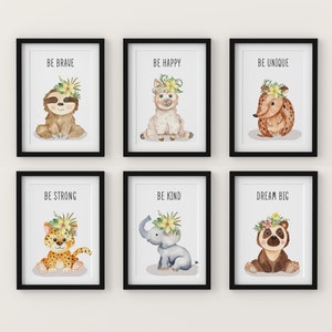 Puede incluir: Seis impresiones enmarcadas con ilustraciones de acuarela de animales que llevan coronas de flores. Cada impresi&oacute;n presenta un animal diferente y un mensaje positivo, como "S&eacute; valiente", "S&eacute; feliz", "S&eacute; &uacute;nico", "S&eacute; fuerte", "S&eacute; amable" y "Sue&ntilde;a en grande".