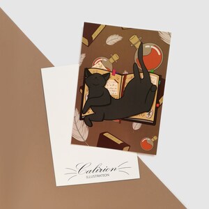 Carte postale Chat & livre magique | Halloween | Carte postale | Illustration chat | Papeterie | Cadeau parfait pour les amoureux des chats