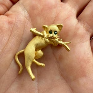 Gorgeous Fred Paris 18K Yellow Gold Cat Brooch 8.89g