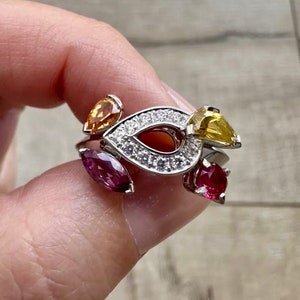 Anillo Cartier Meli Melo de oro blanco macizo de 18 quilates con múltiples piedras preciosas y detalle de diamantes