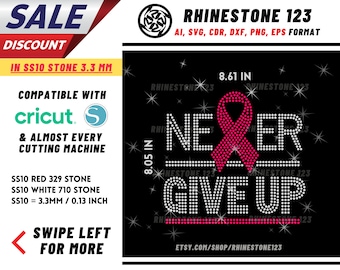Puede incluir: Un diseño de pedrería con las palabras "Never Give Up" y una cinta rosa en el centro. El diseño tiene 8,61 pulgadas de ancho y 8,05 pulgadas de alto. El diseño es compatible con Cricut y otras máquinas de corte. El diseño está hecho con piedras de pedrería rojas y blancas SS10.