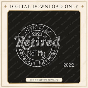 Może przedstawiać: Cyfrowy wzór z dżetów na czarnym tle z napisem "OFFICIALLY RETIRED NOT MY PROBLEM ANYMORE" ułożonym w okrąg, z rokiem "2023" pośrodku oraz "2022" w prawym dolnym rogu grafiki przedstawiającej szablon SS10.