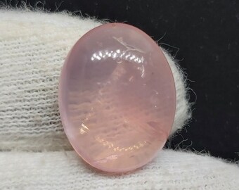 Top Color NATURAL ROSE QUARTZ Oval Cabochon Loose Gemstone Pour Bijoux / Bague / Pendentif, poids 13.30 Cts, taille 15x19x6mm.