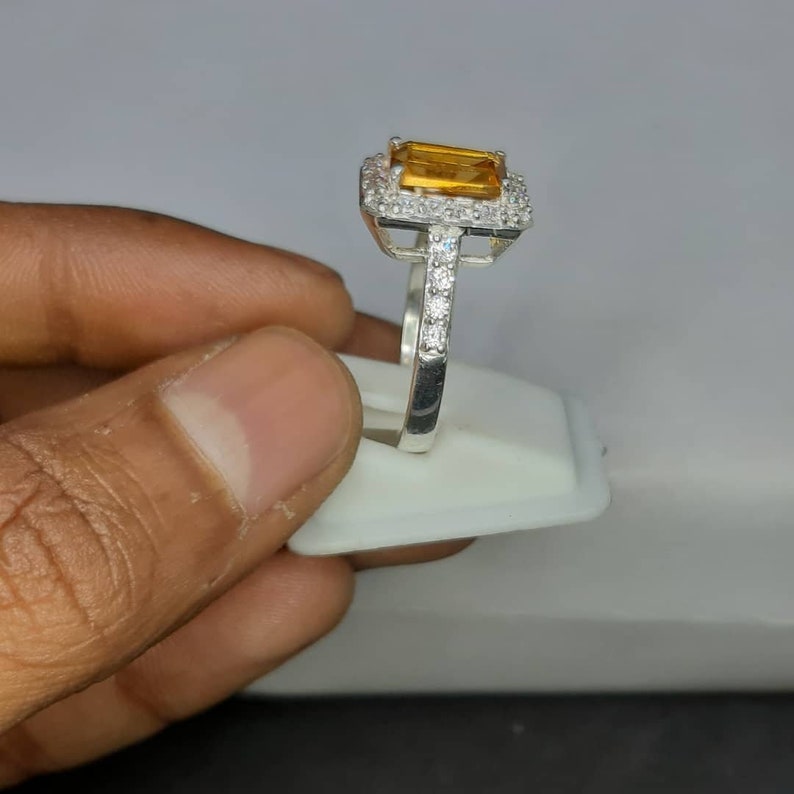 metal 92.5 Sterling silver. Natural citrine ring