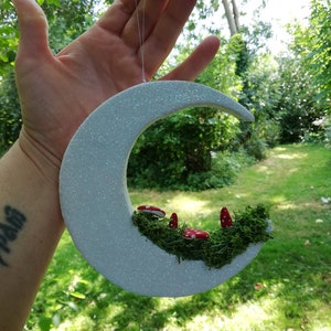 Fliegenpilz Mond Anhänger | Handarbeit | Himmlisches Geschenk | Fantasie | Wohnkultur | Wandhänger | Alter Dekoration | Pilz Dekor