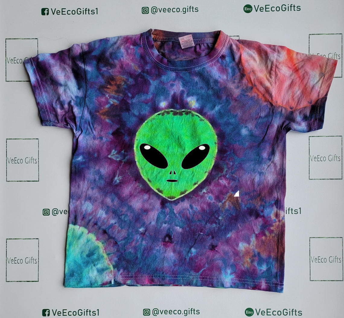 rue tie dye alien shirt