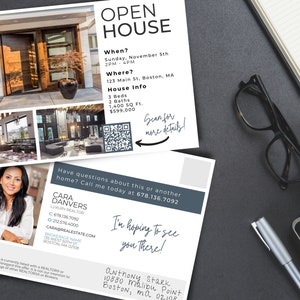 Op de afbeelding: Een open huis aankondigingspkaart met een foto van een modern huis en een QR-code om te scannen voor meer details. De kaart bevat het adres, de datum, de tijd en de contactgegevens van de makelaar.