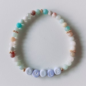 Perlenarmband Smile Bunt mit natürlichen Amazonit / Armband, Buchstabenperlen, filigran/Geburtstagsgeschenk/ Geschenk