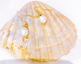 Golden drop earrings with a freshwater pearl in the center/ filigree drop earrings/ gold/freshwater pearl/pearl earrings/gift