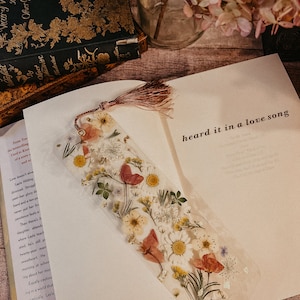 Custom Pressed Laminated Floral Bookmarks, Real Dried Flowers, Made To Order, Personalizable, Handmade image 3