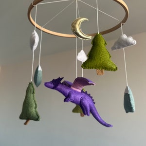 Dragon mobile Nursery Fantasy Felt dragon Gender neutral Baby shower gift Fairy tale nursery Hanging mobile Woodland Forest theme Whimsical