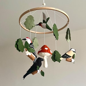 American woodland birds Felt mobile Red mushroom Bird nursery decor Mushroom nursery mobile Woodland mobile Amanita baby room decor mobile