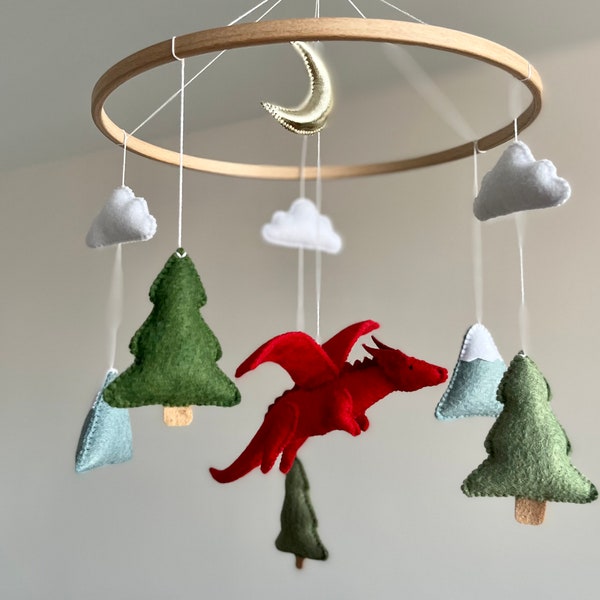 Roter Drache Mobile für Baby Kinderzimmer Fantasy Kinderzimmer Filzdrache Geschlecht neutral Baby mobile Baby Krippe mobile Kinderzimmer Dekor Märchen Kinderzimmer