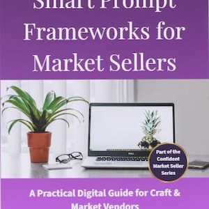 Puede incluir: Una guía digital titulada "Smart Prompt Frameworks for Market Sellers" con un diseño morado y blanco. La imagen incluye un portátil, una planta en maceta, gafas y una piña. El texto dice "A Practical Digital Guide for Craft & Market Vendors."